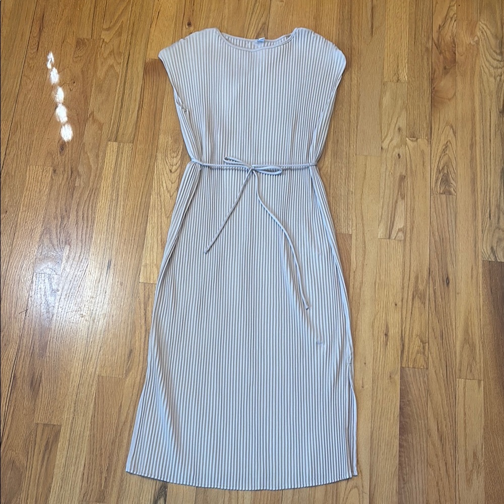 uniqlo micropleat midi dress